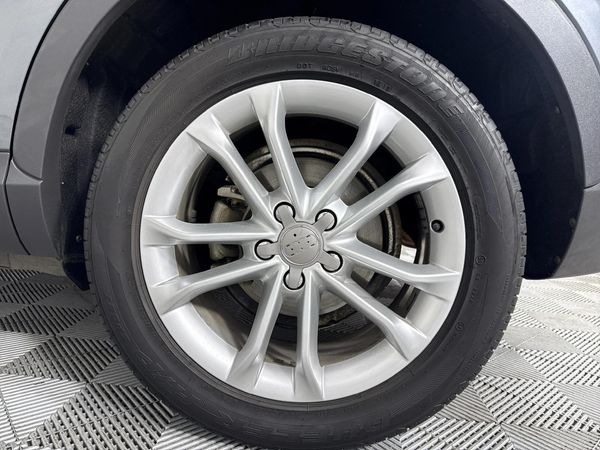 2014-Audi-Q3-20-TDI-quattro-Auto-130kW image:6