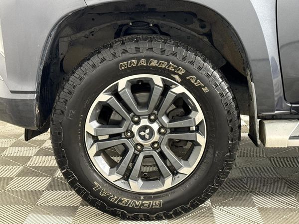 2022-Mitsubishi-Triton-24-Di-Dc-4x4-Auto-Double-Cab image:4