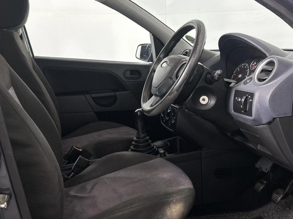 2009-Ford-Fiesta-16i-Ambiente-5-dr image:9