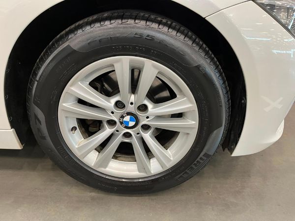 2016-BMW-3-Series-318i-Luxury-Line-Auto image:8