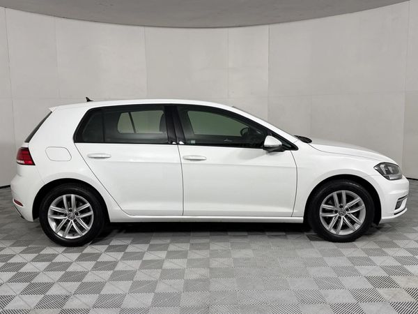 2019-Volkswagen-Golf-VII-14-TSI-Comfortline-Auto image:14