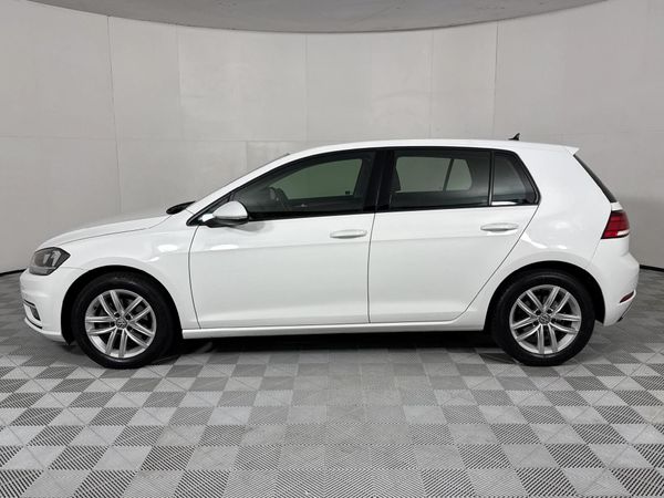 2019-Volkswagen-Golf-VII-14-TSI-Comfortline-Auto image:16