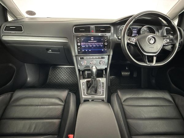 2019-Volkswagen-Golf-VII-14-TSI-Comfortline-Auto image:1