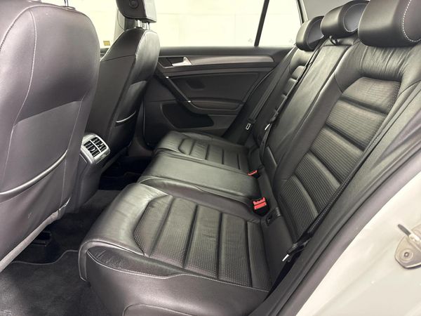 2019-Volkswagen-Golf-VII-14-TSI-Comfortline-Auto image:3