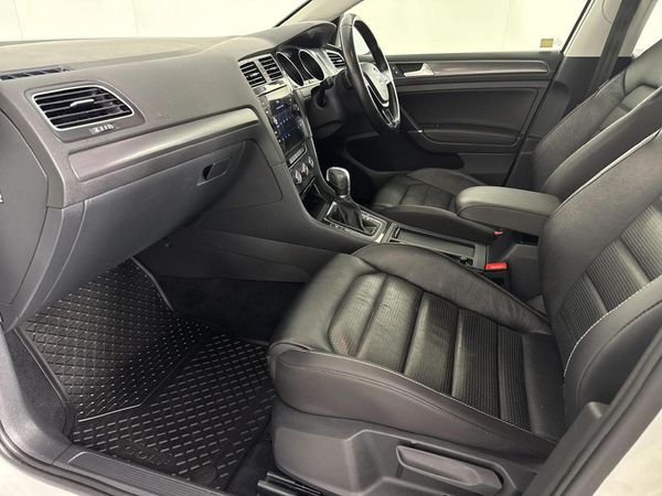 2019-Volkswagen-Golf-VII-14-TSI-Comfortline-Auto image:5
