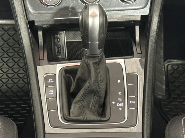 2019-Volkswagen-Golf-VII-14-TSI-Comfortline-Auto image:7