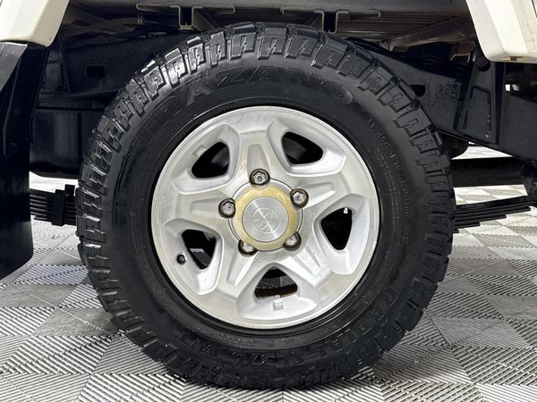 2016-Toyota-Land-Cruiser-79-45-D-Single-Cab image:4