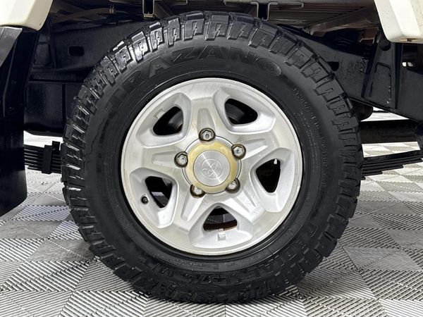 2016-Toyota-Land-Cruiser-79-45-D-Single-Cab image:5