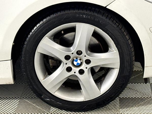 2008-BMW-1-Series-120i-5-dr image:4