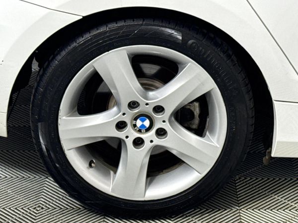2008-BMW-1-Series-120i-5-dr image:6