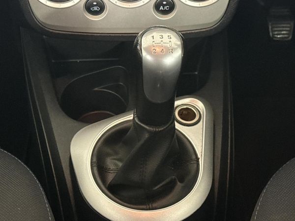 2014-Ford-Figo-14-Trend image:9