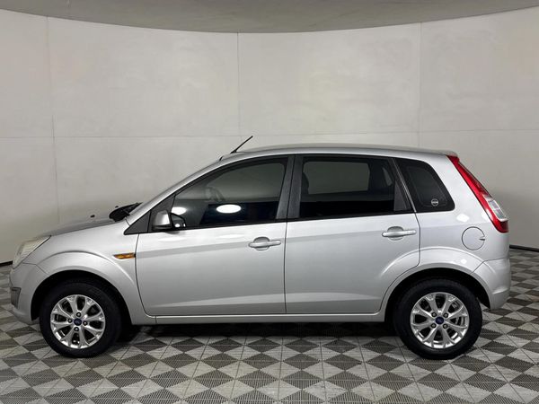 2014-Ford-Figo-14-Trend image:16