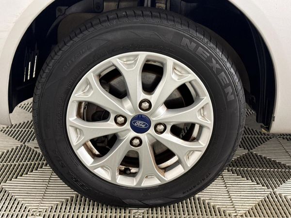 2014-Ford-Figo-14-Trend image:4