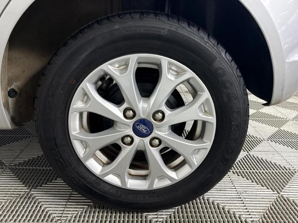 2014-Ford-Figo-14-Trend image:6