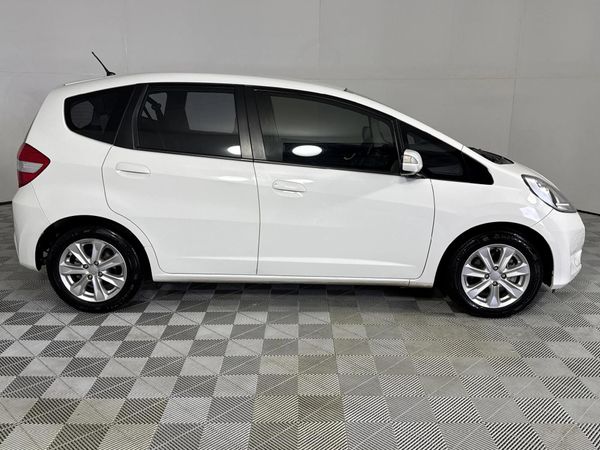 2014-Honda-Jazz-15-Elegance image:16