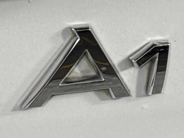 2013-Audi-A1-Sportback-16-TDI-Ambition image:11