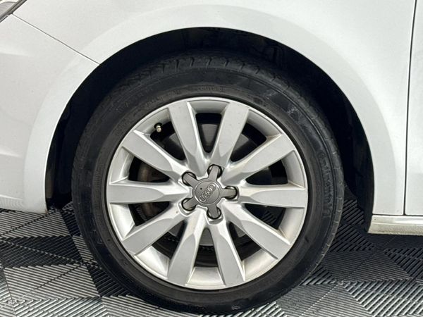 2013-Audi-A1-Sportback-16-TDI-Ambition image:4