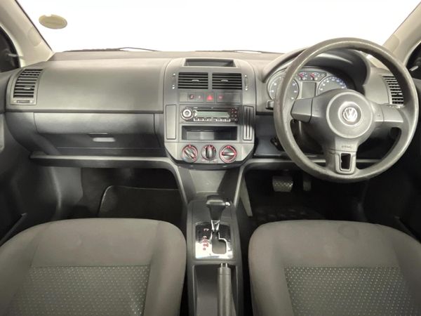 2014-Volkswagen-Polo-Vivo-14-Trendline-Auto image:1
