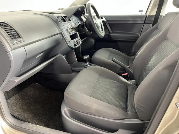 2014-Volkswagen-Polo-Vivo-14-Trendline-Auto image:4