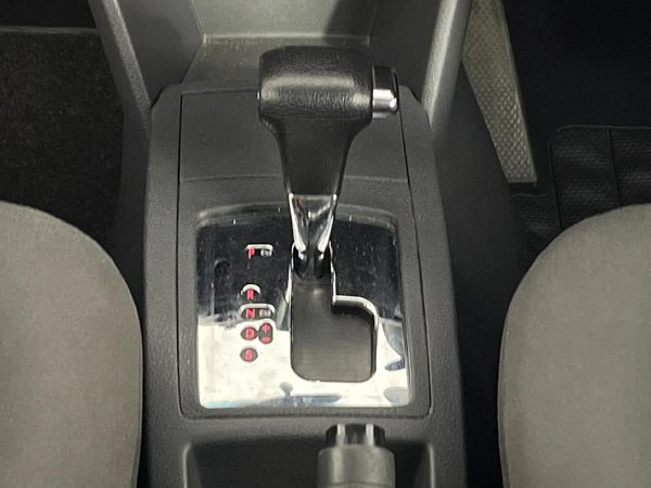 2014-Volkswagen-Polo-Vivo-14-Trendline-Auto image:6