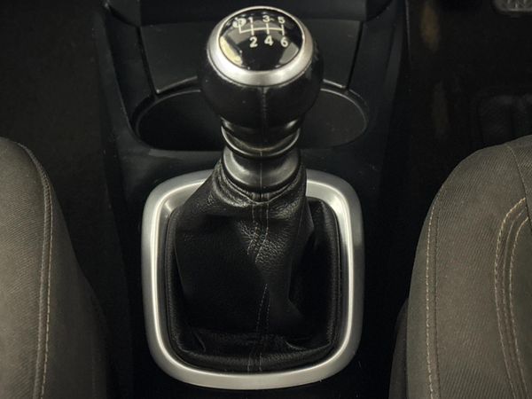2017-Toyota-Yaris-15-Pulse-5-dr image:10