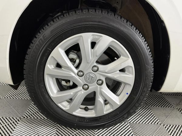2025-Suzuki-Swift-12-GL image:3