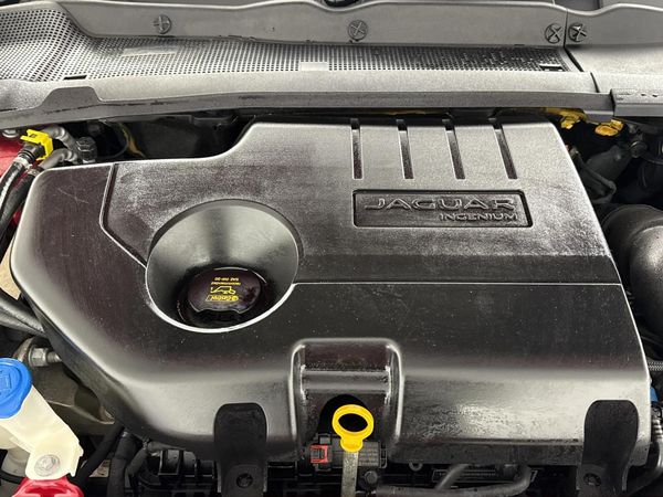 2019-Jaguar-E-Pace-D240-20D-S-177kW image:12