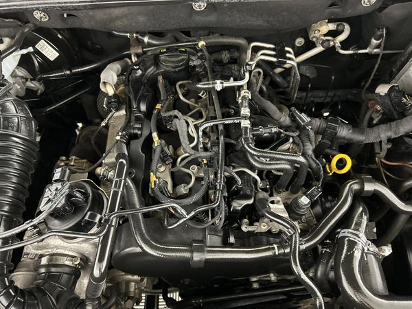 2014-Volkswagen-Amarok-20-BiTDI-Highline-132kW-4Motion-Auto-Double-Cab image:12