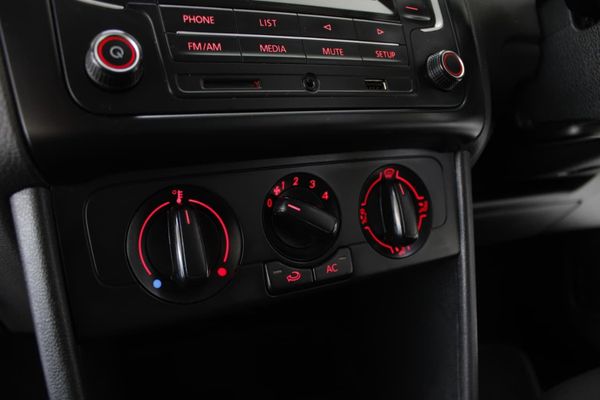 2022-Volkswagen-Polo-Vivo-14-Trendline-5-dr image:13