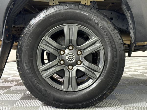2022-Toyota-Hilux-24-GD-6-Raised-Body-Raider-Auto-Extended-Cab image:6