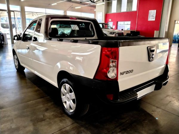 2022-Nissan-NP200-16-AC-Safety-Pack image:5