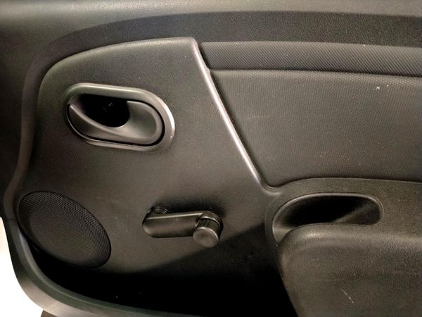 2022-Nissan-NP200-16-AC-Safety-Pack image:8