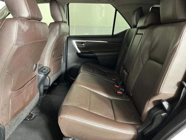 2019-Toyota-Fortuner-24-GD-6-Raised-Body-Auto image:3