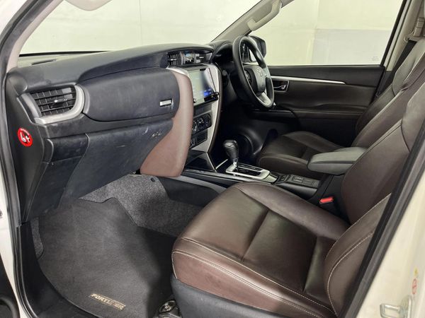2019-Toyota-Fortuner-24-GD-6-Raised-Body-Auto image:8