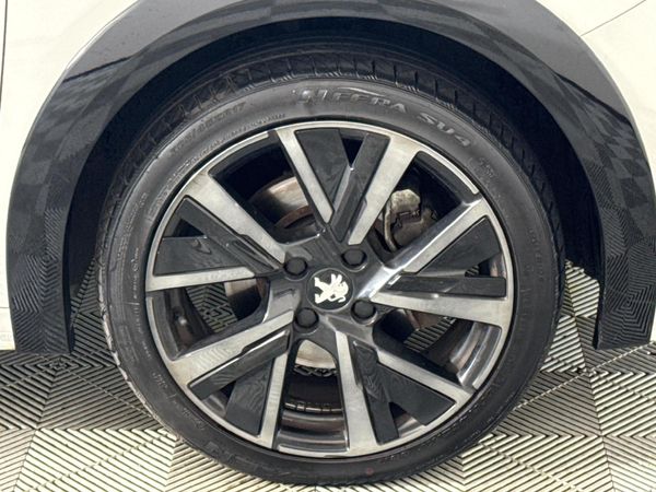 2021-Peugeot-208-12T-GT-Auto image:3