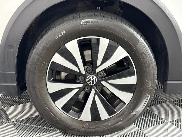 2022-Volkswagen-Taigo-10-TSI-Life-Auto image:4