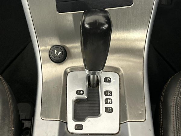 2010-Volvo-XC60-24-D-Auto image:10