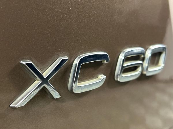 2010-Volvo-XC60-24-D-Auto image:11