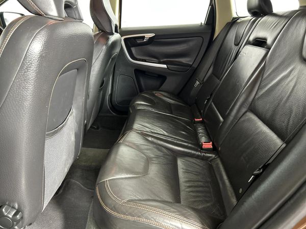 2010-Volvo-XC60-24-D-Auto image:3