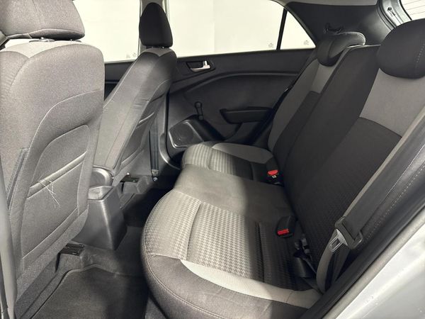 2020-Hyundai-i20-12-Motion image:3
