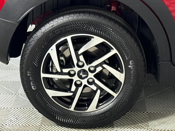 2026-Mahindra-XUV-3XO-12T-AX5-Auto image:6