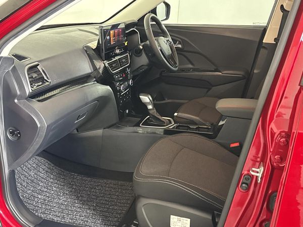 2026-Mahindra-XUV-3XO-12T-AX5-Auto image:8