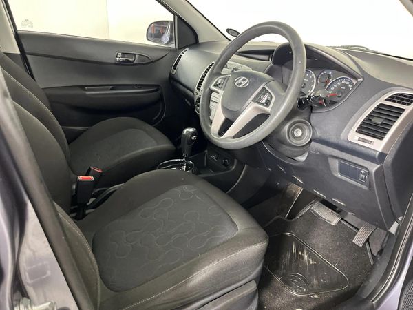 2010-Hyundai-i20-14-Auto image:9