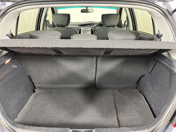 2010-Hyundai-i20-14-Auto image:13