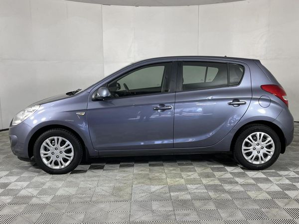 2010-Hyundai-i20-14-Auto image:18