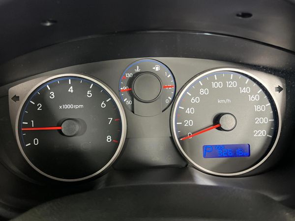 2010-Hyundai-i20-14-Auto image:2