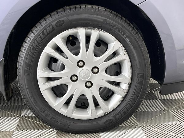 2010-Hyundai-i20-14-Auto image:5