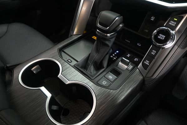 2026-Toyota-Land-Cruiser-300-V6-33D-GR-S image:10