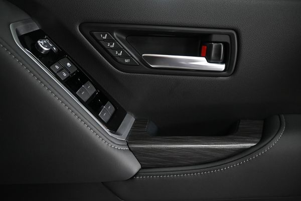 2026-Toyota-Land-Cruiser-300-V6-33D-GR-S image:12