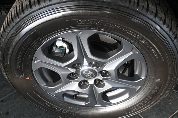 2026-Toyota-Land-Cruiser-300-V6-33D-GR-S image:6